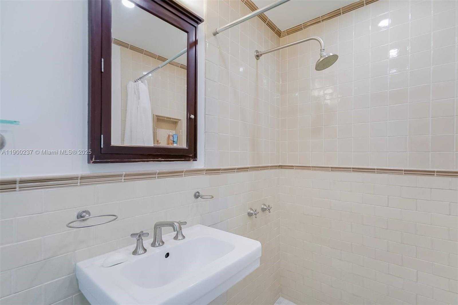 Imagen de Pequeño Objeto