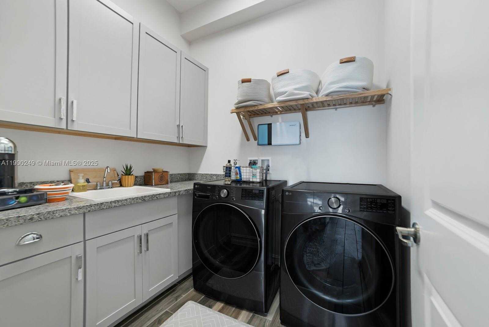 Small Image of 8445 EAST WATERCREST CIR E, Parkland Number 18