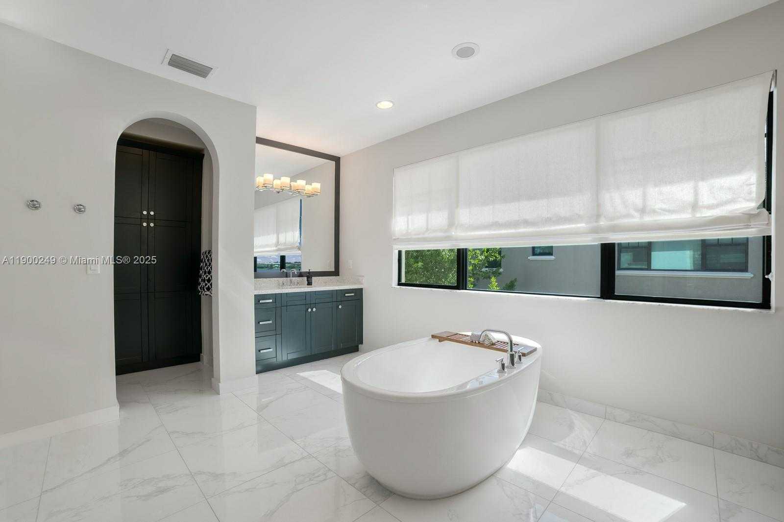 Small Image of 8445 EAST WATERCREST CIR E, Parkland Number 37