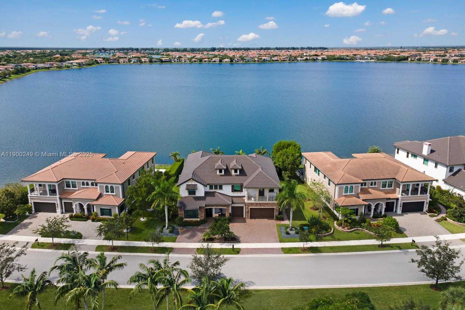 Small Image of 8445 EAST WATERCREST CIR E, Parkland Number 57