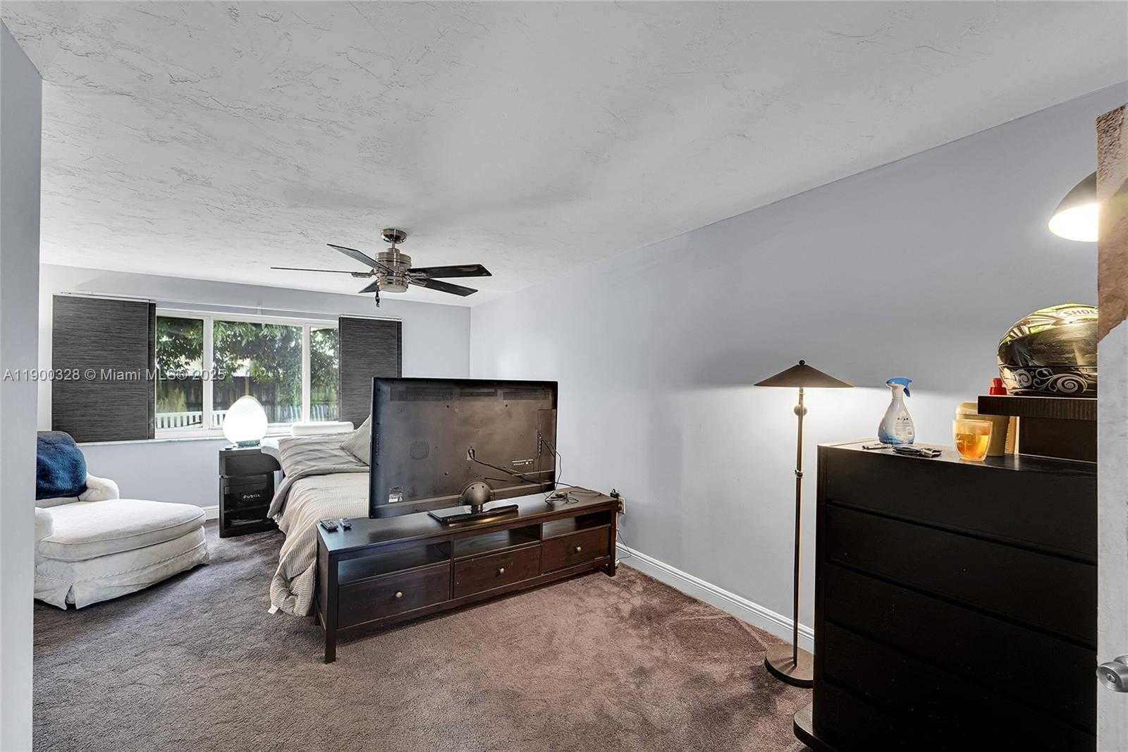 Small Image of 8370 NORTH WEST 185TH ST, Hialeah Number 15