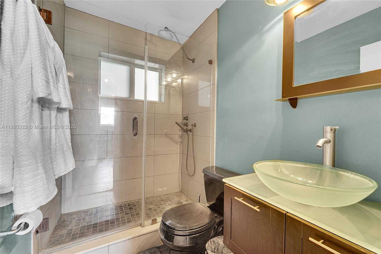 Small Image of 8370 NORTH WEST 185TH ST, Hialeah Number 16