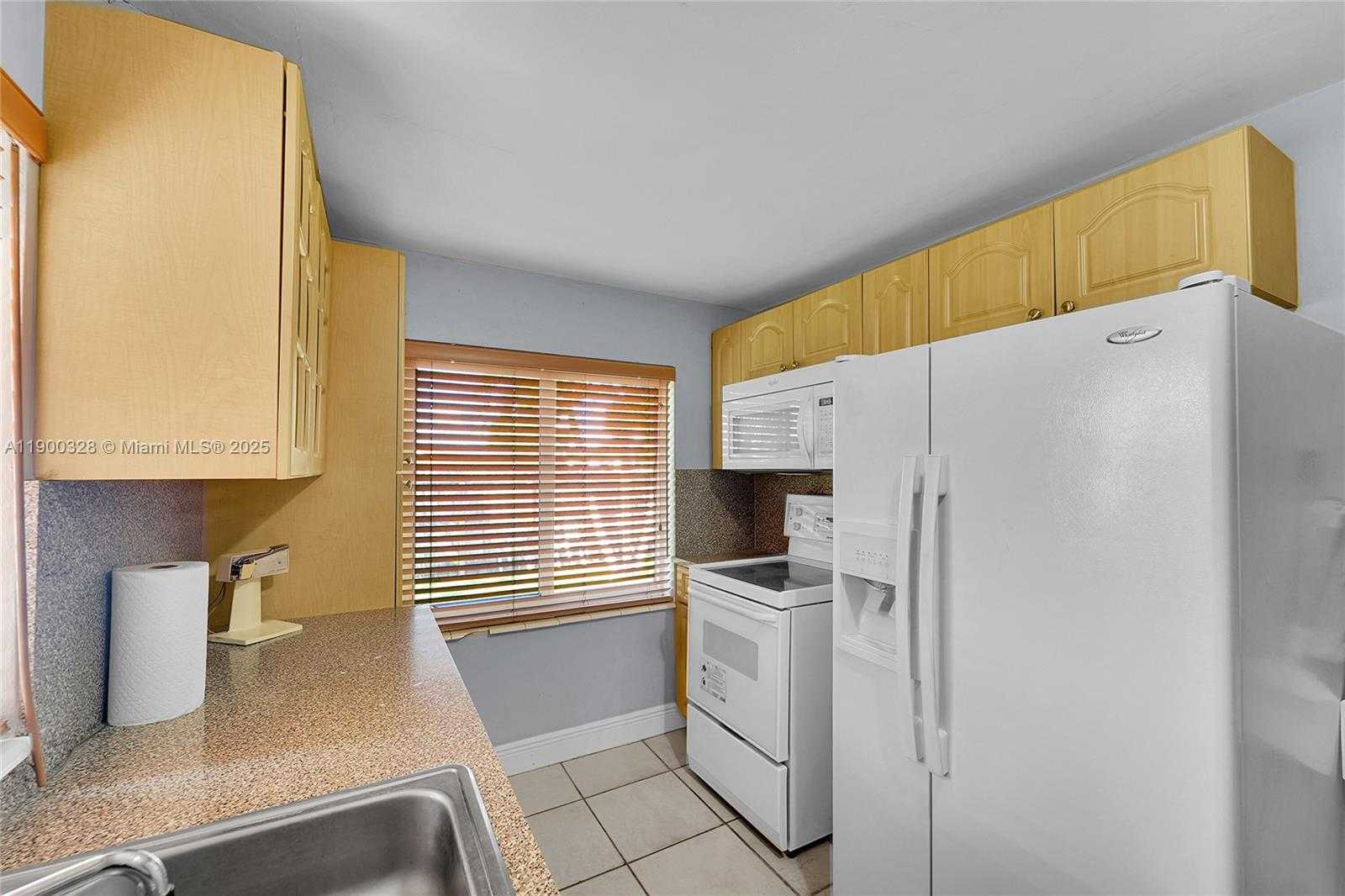 Small Image of 8370 NORTH WEST 185TH ST, Hialeah Number 25