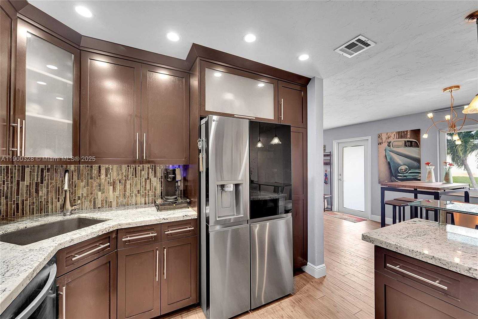 Small Image of 8370 NORTH WEST 185TH ST, Hialeah Number 3