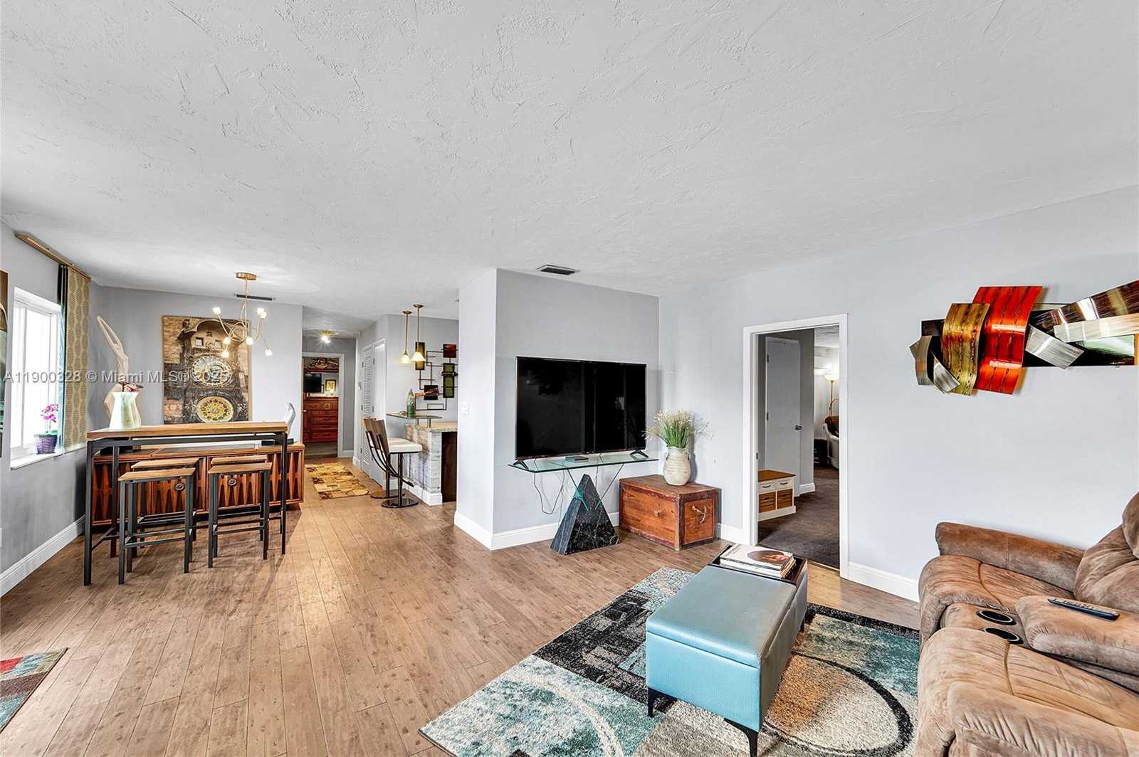 Small Image of 8370 NORTH WEST 185TH ST, Hialeah Number 7