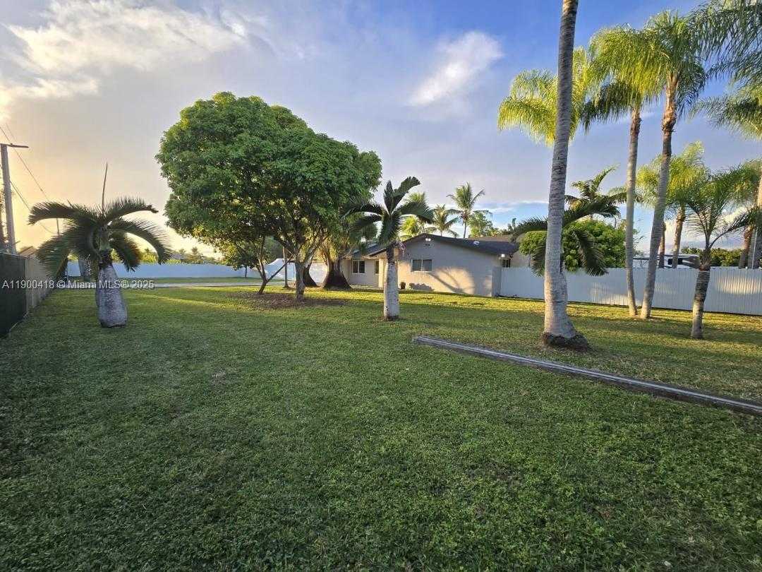 Small Image of 20925 SOUTH WEST 248TH ST, Homestead Number 3