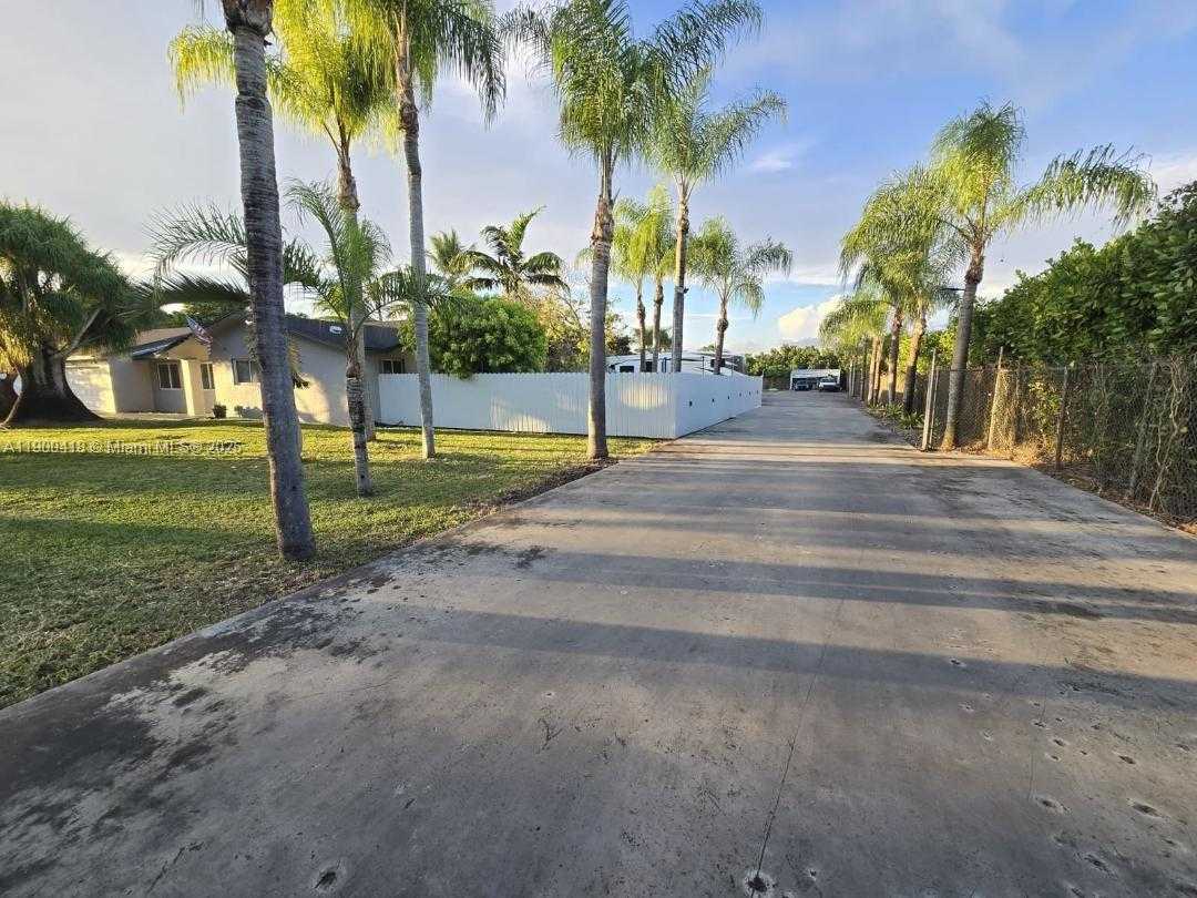 Small Image of 20925 SOUTH WEST 248TH ST, Homestead Number 4