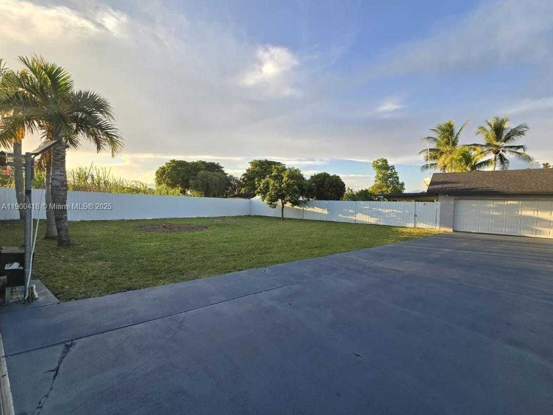 Small Image of 20925 SOUTH WEST 248TH ST, Homestead Number 5