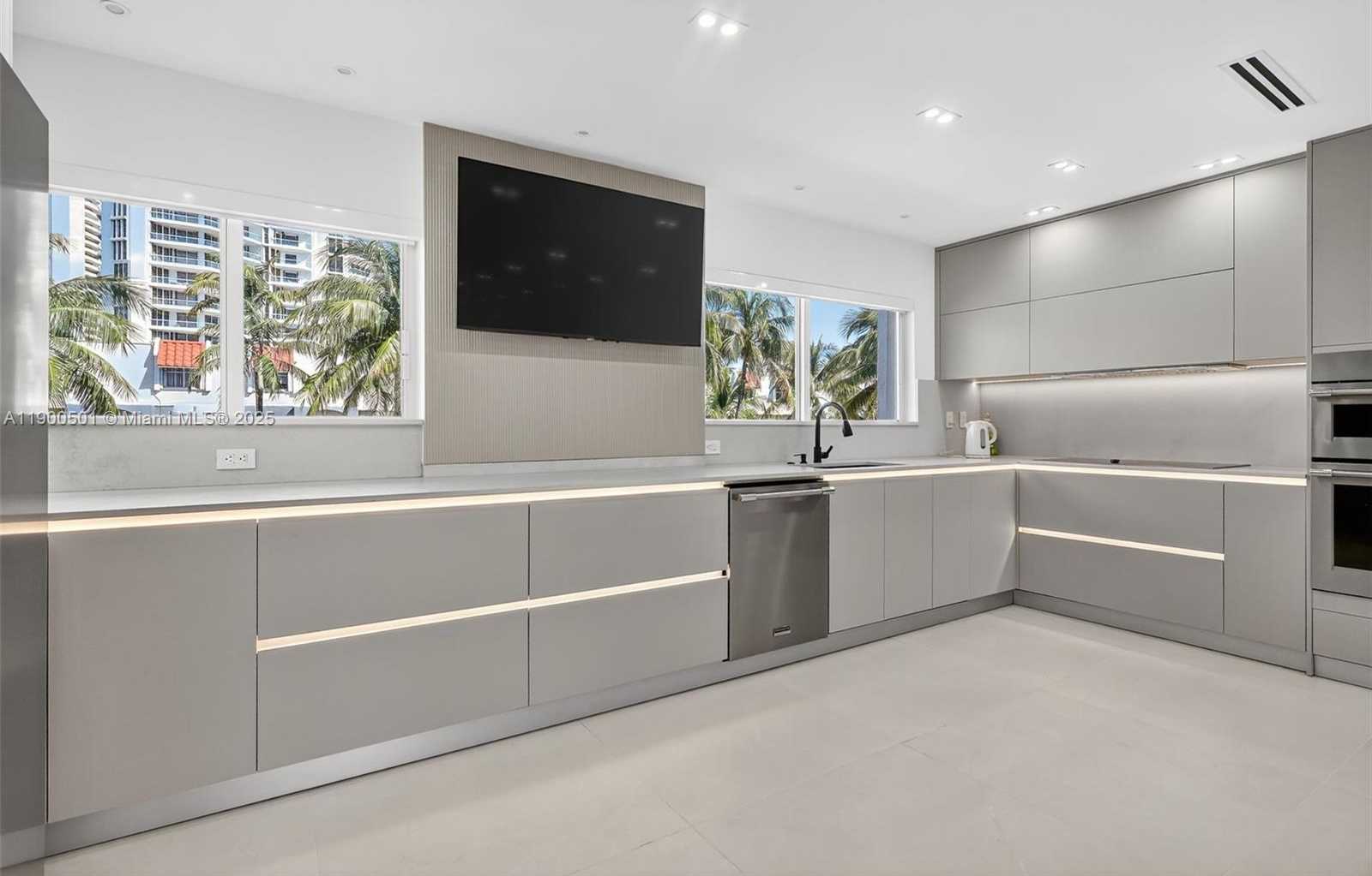 Small Image of 3830 NORTH EAST 171ST ST, North Miami Beach Number 36