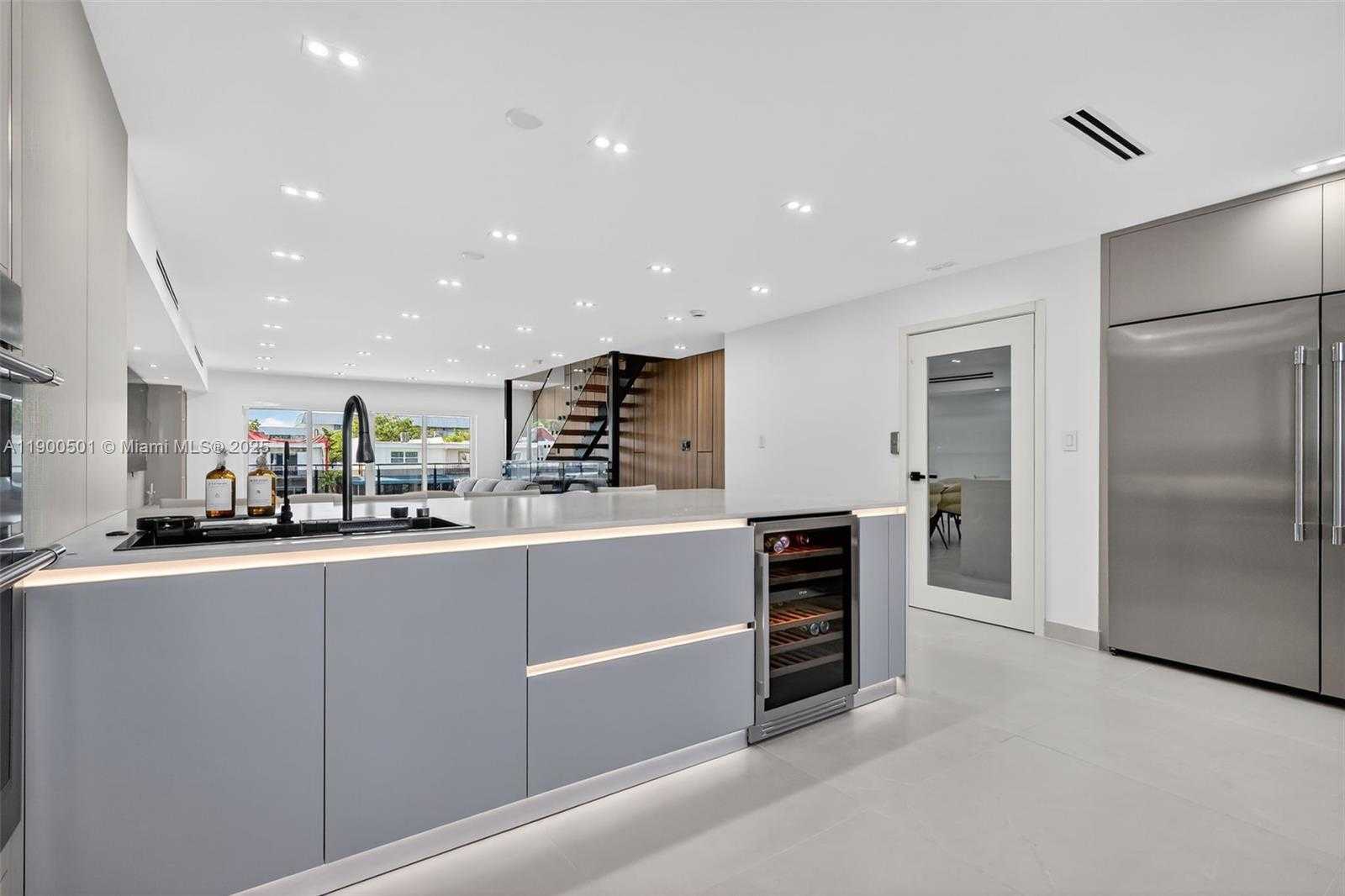 Small Image of 3830 NORTH EAST 171ST ST, North Miami Beach Number 39