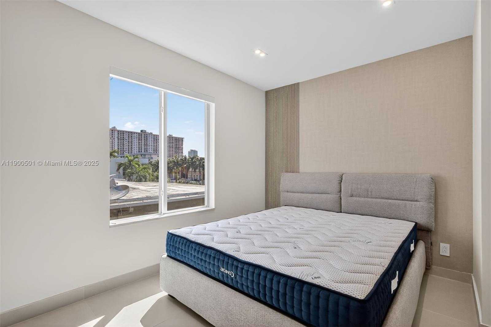 Small Image of 3830 NORTH EAST 171ST ST, North Miami Beach Number 48