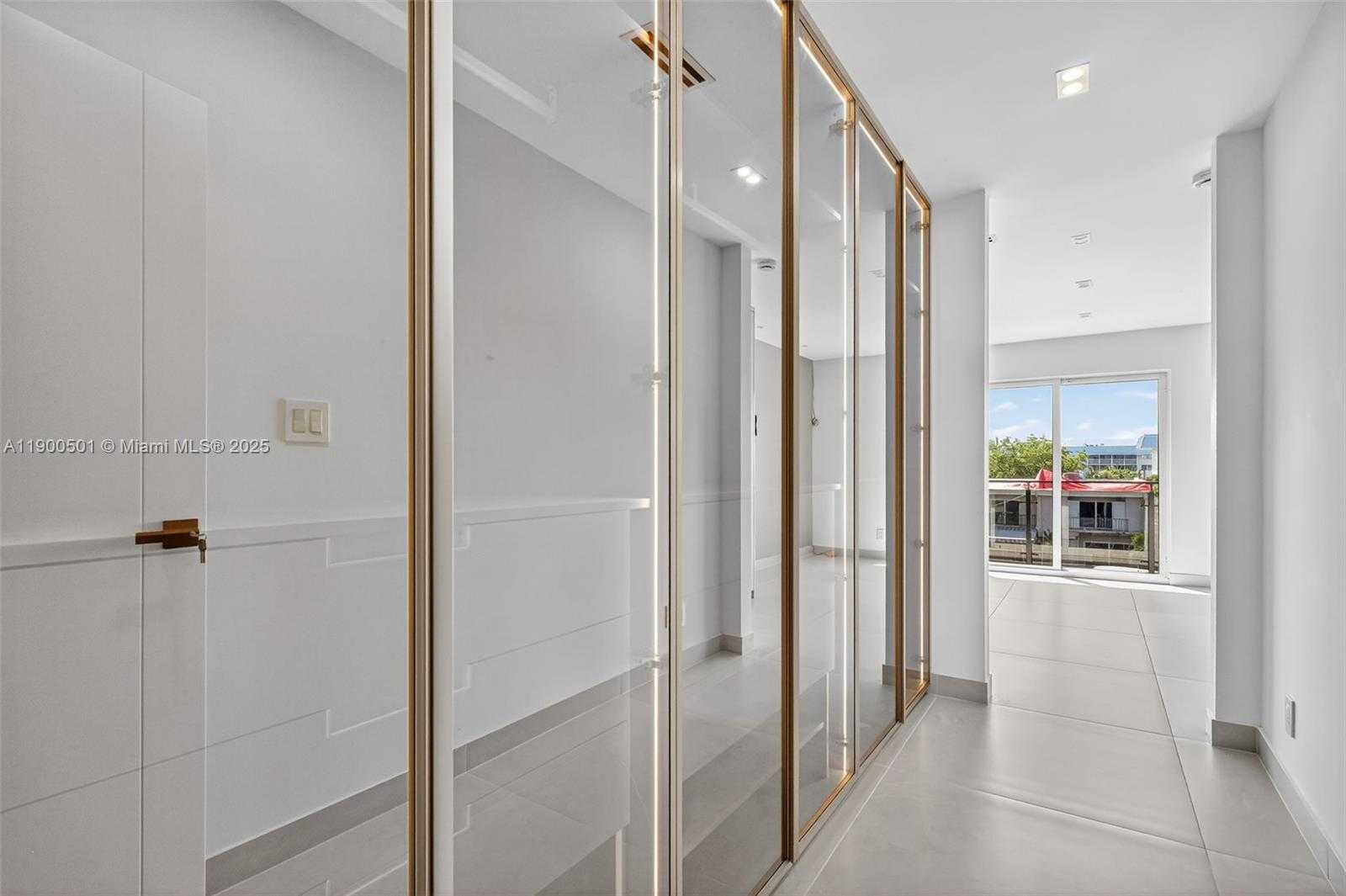 Small Image of 3830 NORTH EAST 171ST ST, North Miami Beach Number 50