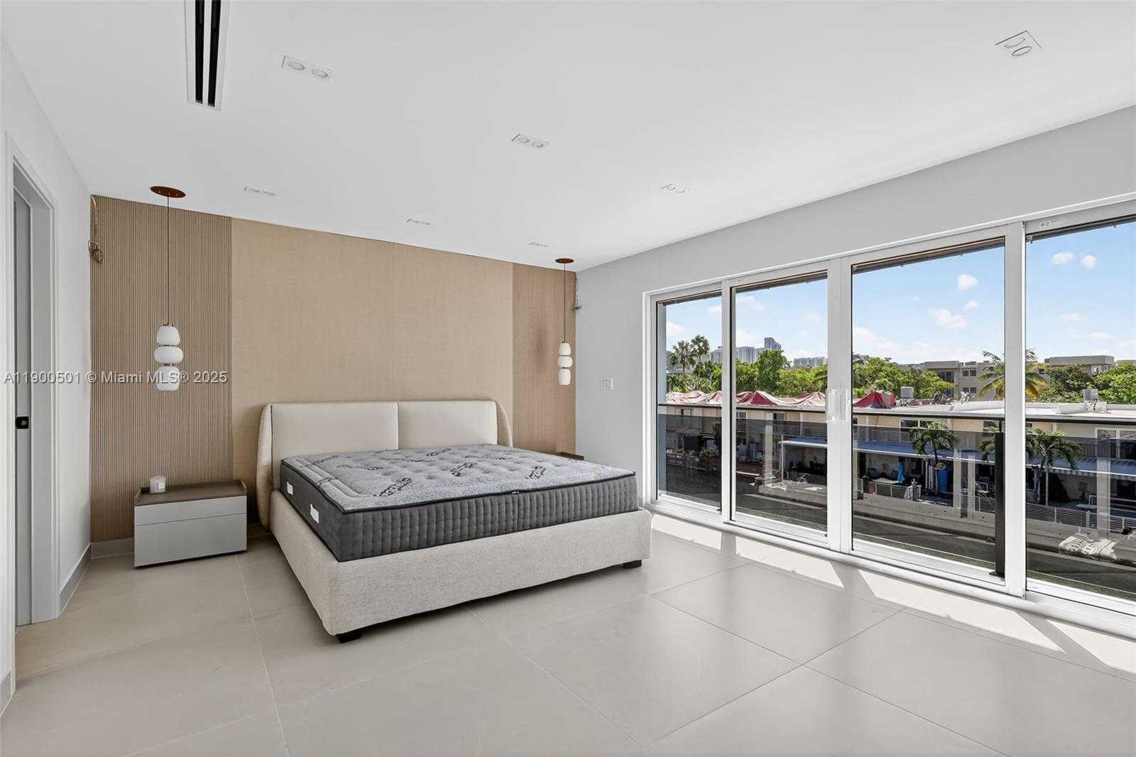 Small Image of 3830 NORTH EAST 171ST ST, North Miami Beach Number 51