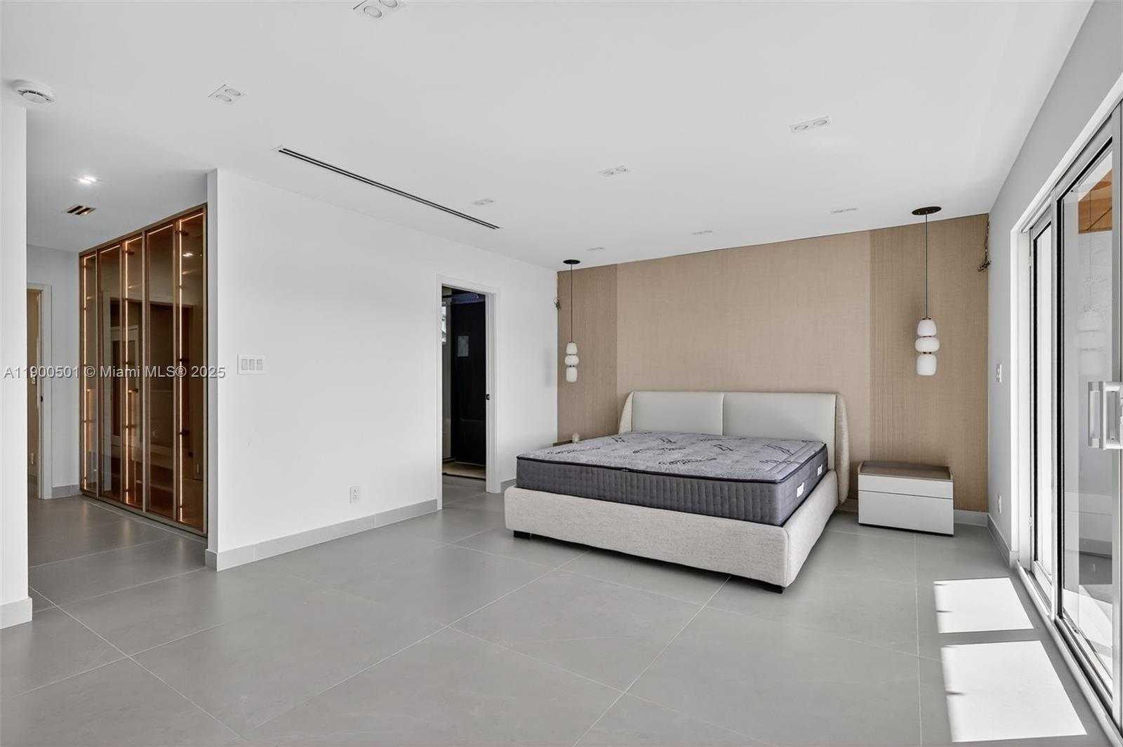 Small Image of 3830 NORTH EAST 171ST ST, North Miami Beach Number 52