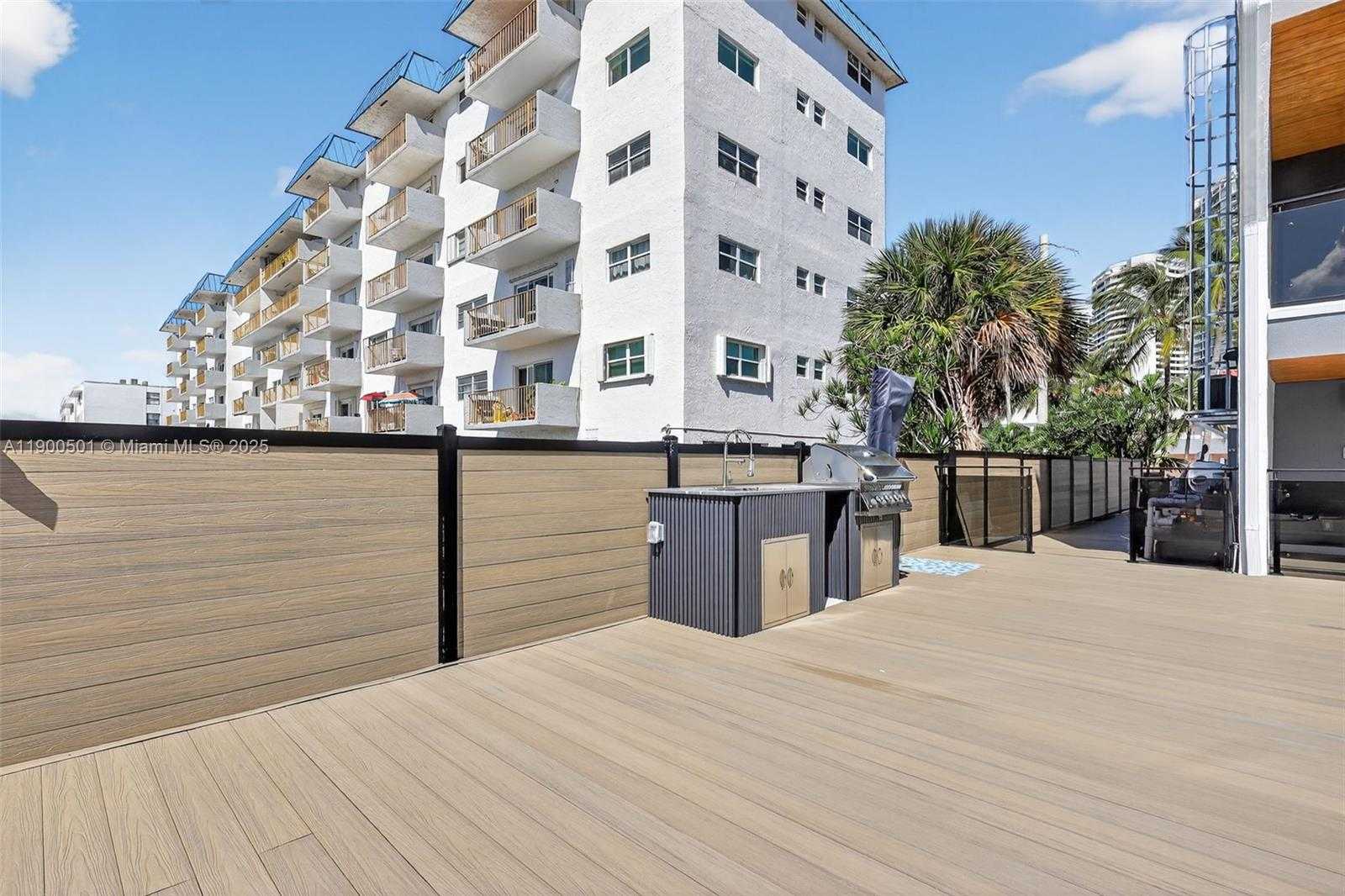 Small Image of 3830 NORTH EAST 171ST ST, North Miami Beach Number 7