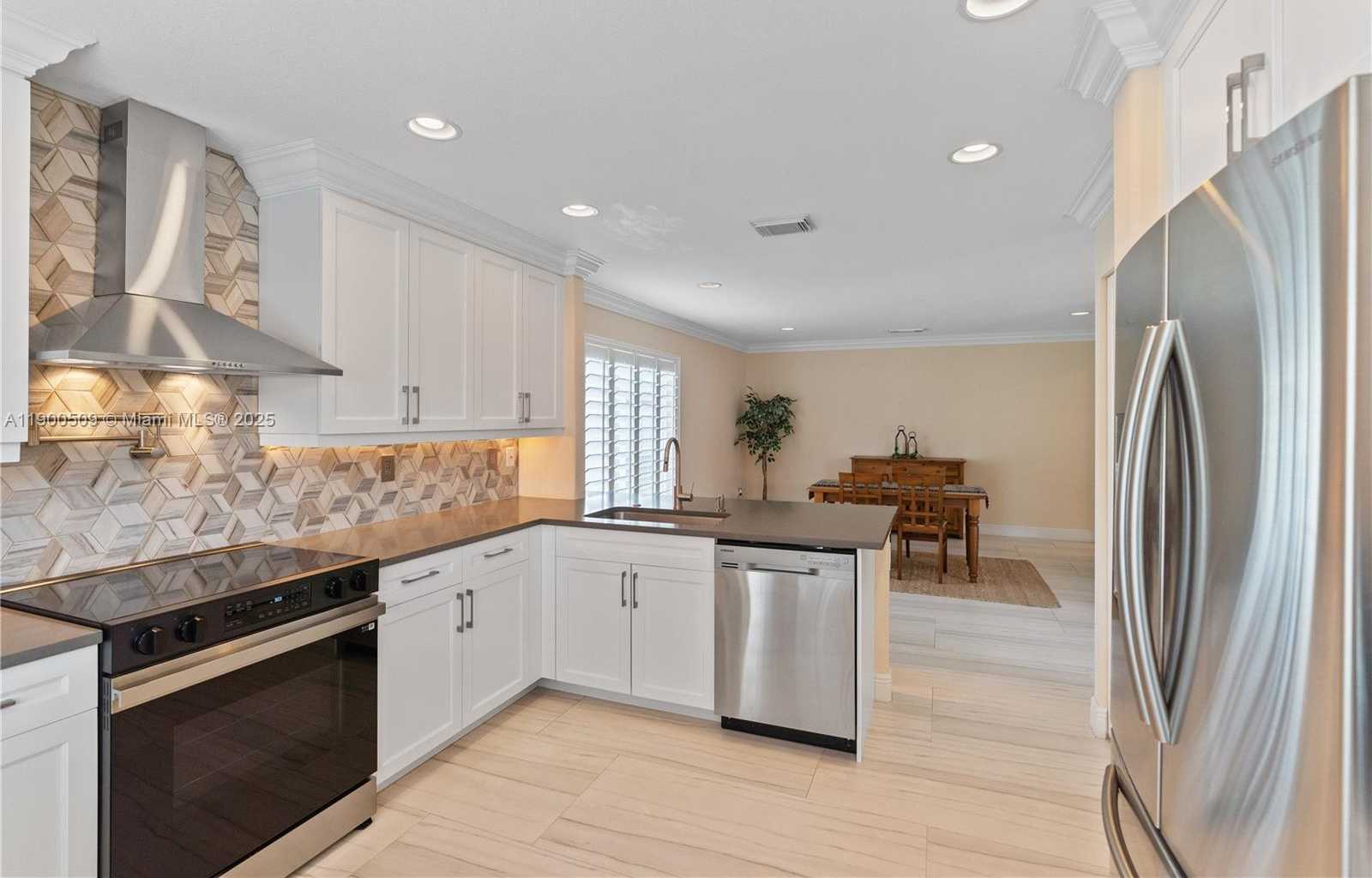 Small Image of 19173 NORTH WEST 23RD ST, Pembroke Pines Number 3