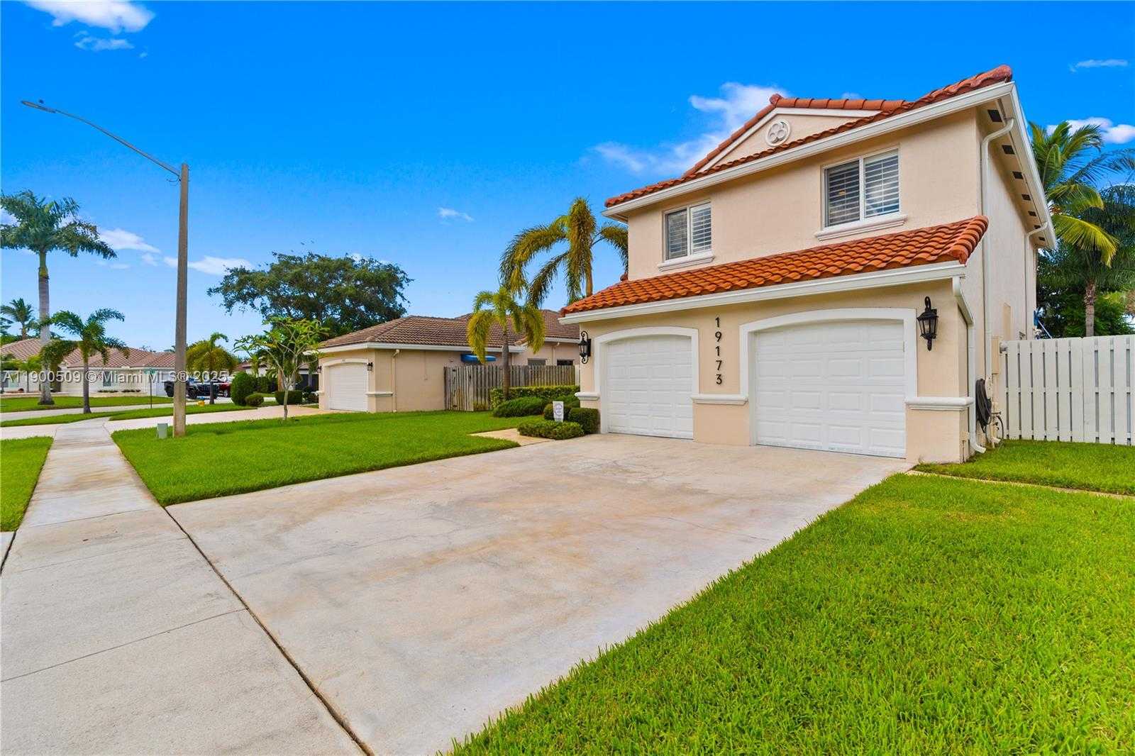 Small Image of 19173 NORTH WEST 23RD ST, Pembroke Pines Number 38