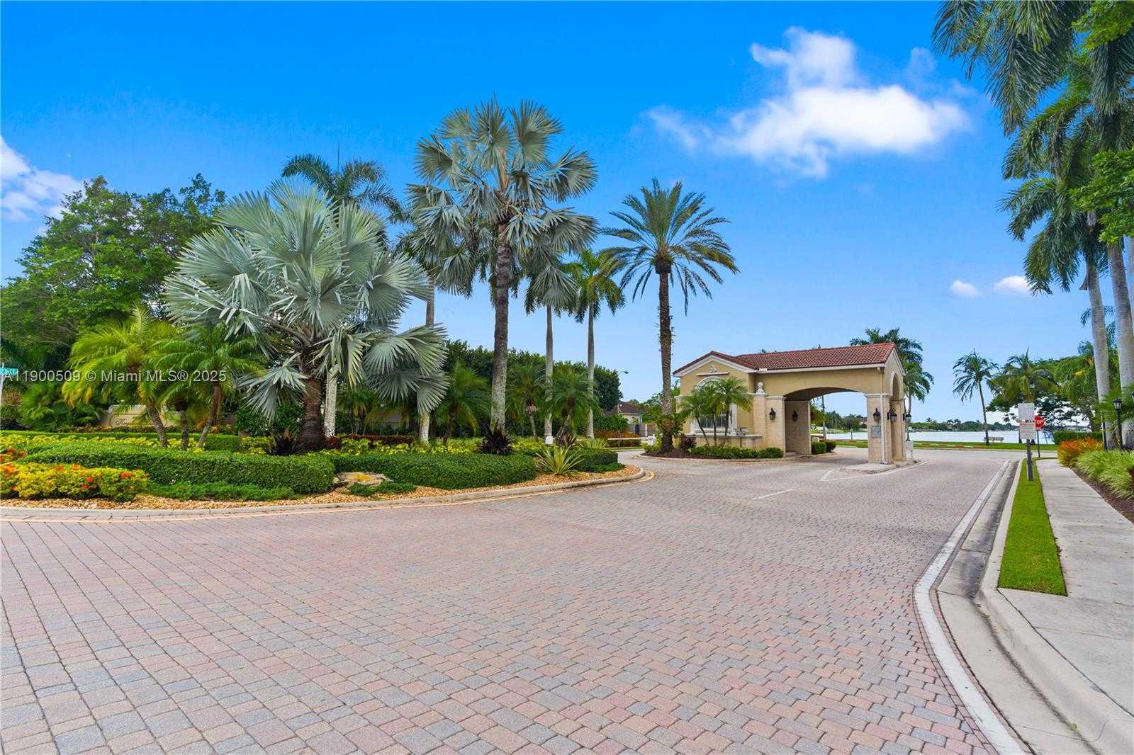 Small Image of 19173 NORTH WEST 23RD ST, Pembroke Pines Number 41