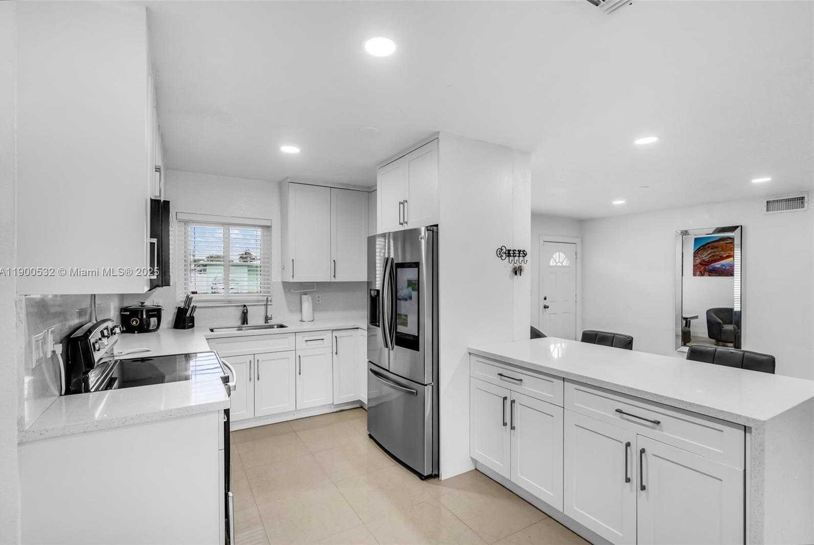 Small Image of 4510 NORTH WEST 168TH TERR, Miami Gardens Number 12