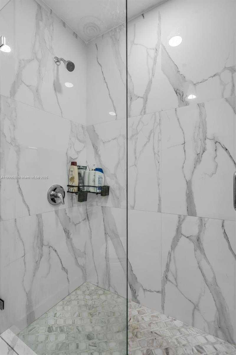 Small Image of 4510 NORTH WEST 168TH TERR, Miami Gardens Number 24