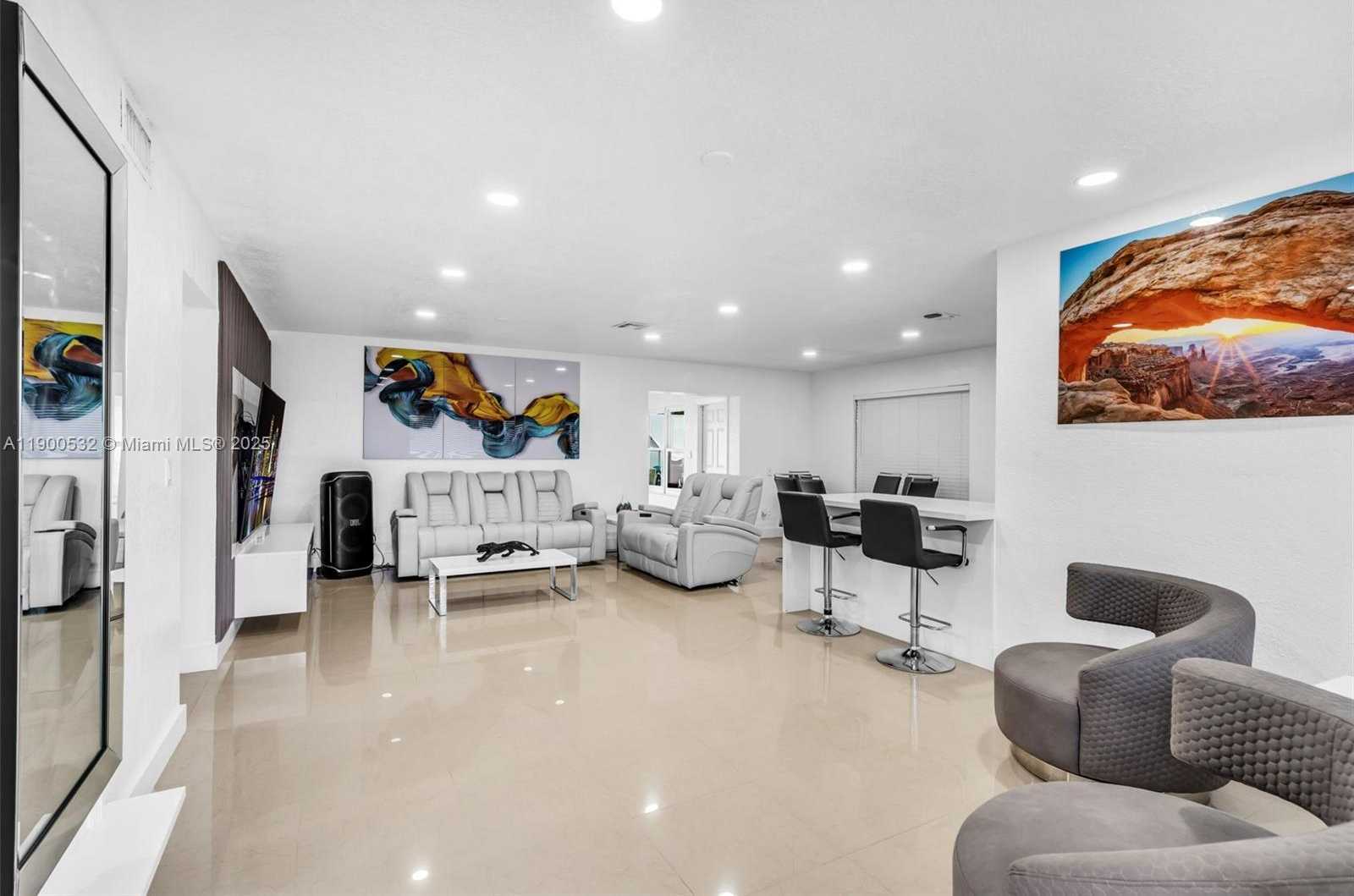 Small Image of 4510 NORTH WEST 168TH TERR, Miami Gardens Number 3