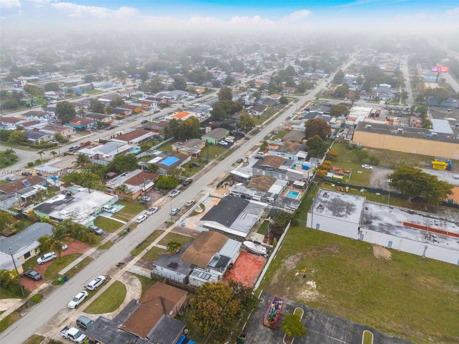 Small Image of 4510 NORTH WEST 168TH TERR, Miami Gardens Number 34