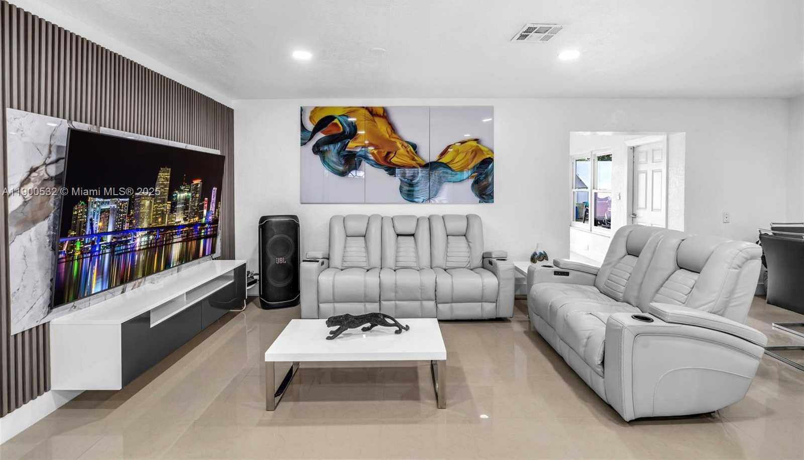 Small Image of 4510 NORTH WEST 168TH TERR, Miami Gardens Number 7