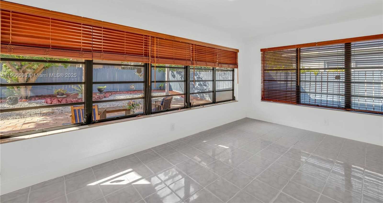 Small Image of 12890 NORTH EAST MIAMI CT, North Miami Number 4