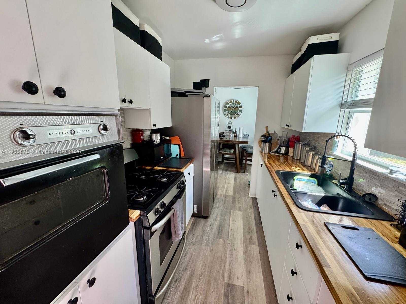 Small Image of 2626 GARFIELD ST, Hollywood Number 10