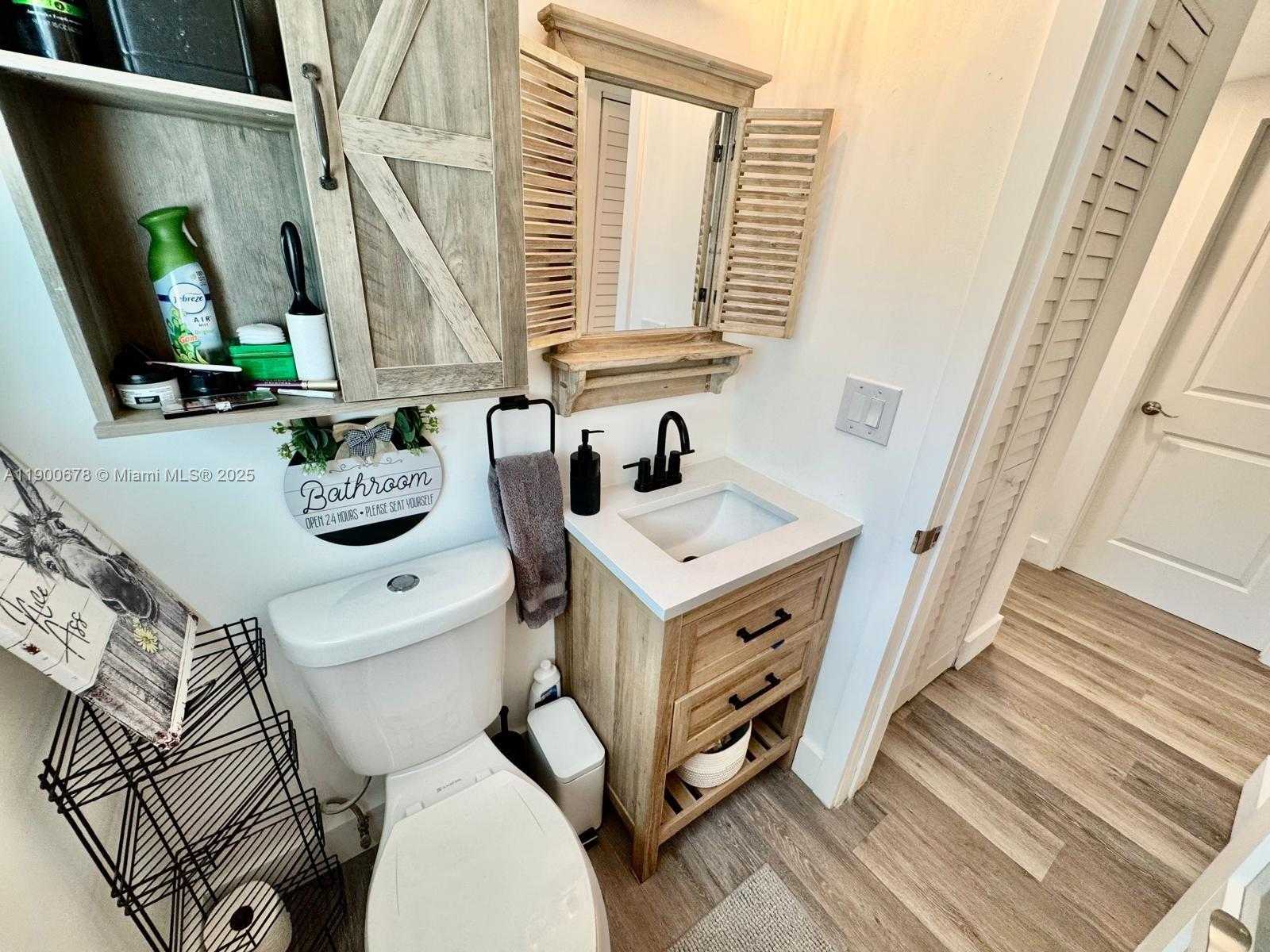 Small Image of 2626 GARFIELD ST, Hollywood Number 11