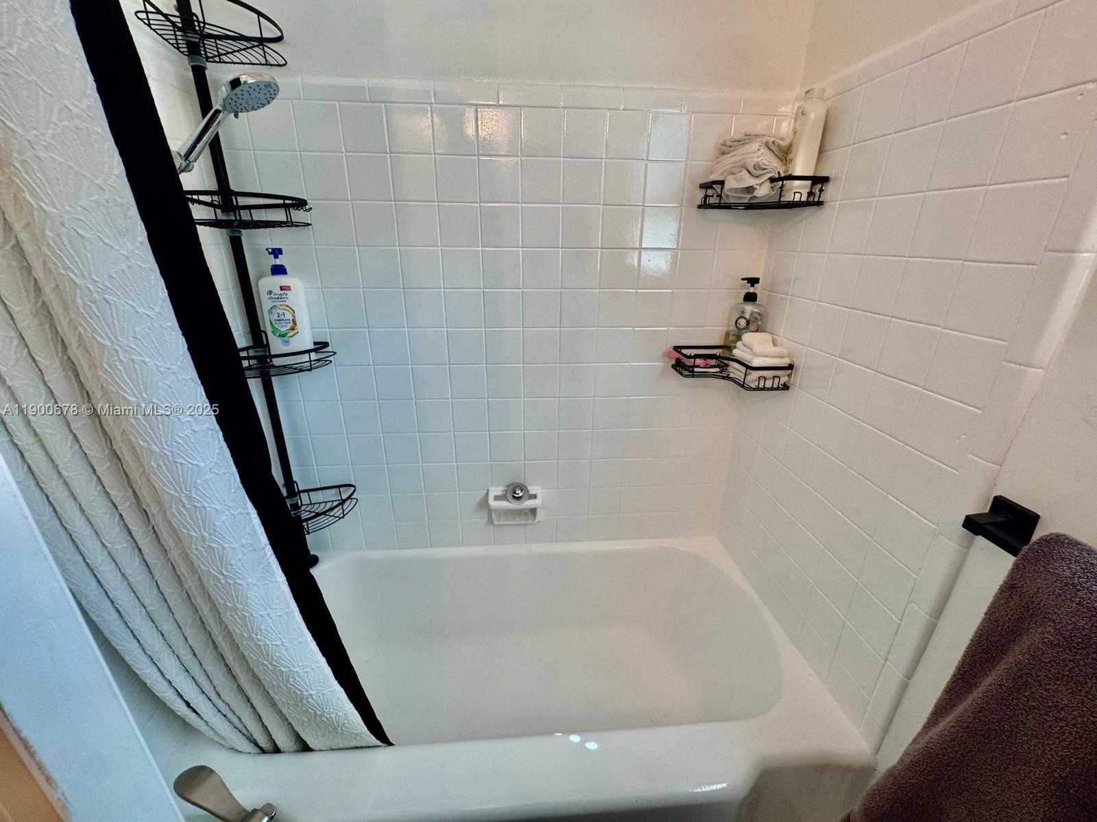 Small Image of 2626 GARFIELD ST, Hollywood Number 12