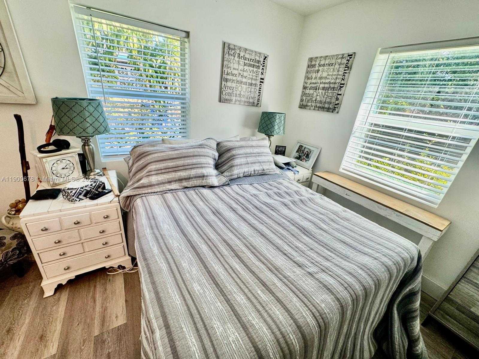 Small Image of 2626 GARFIELD ST, Hollywood Number 13