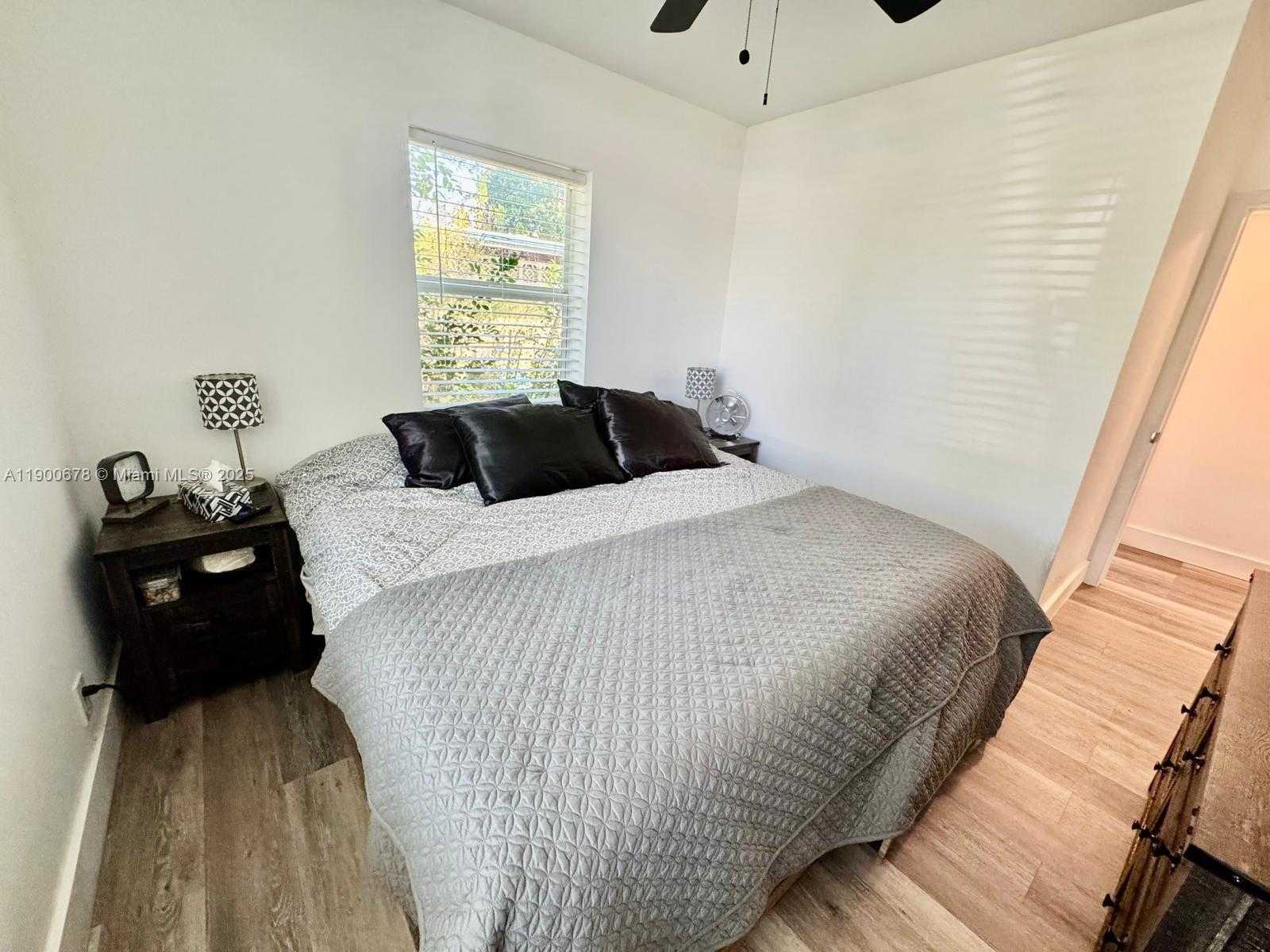 Small Image of 2626 GARFIELD ST, Hollywood Number 15