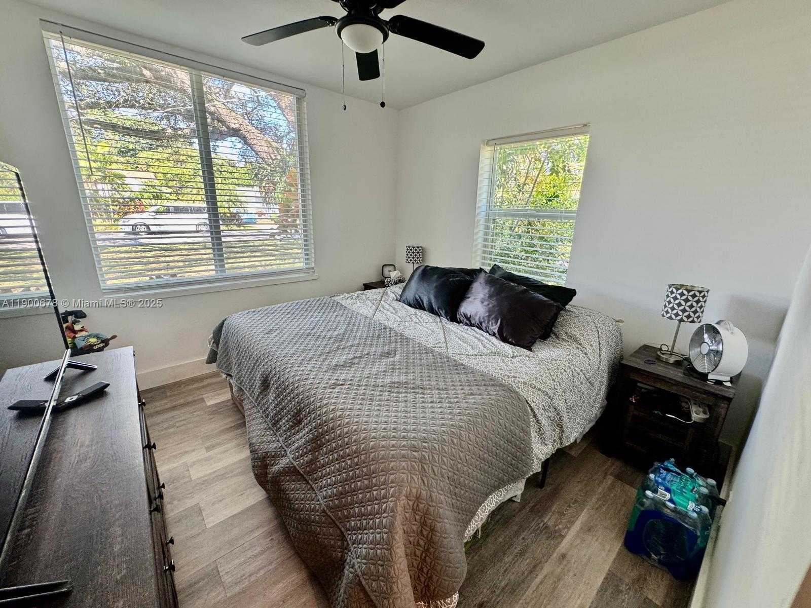 Small Image of 2626 GARFIELD ST, Hollywood Number 16