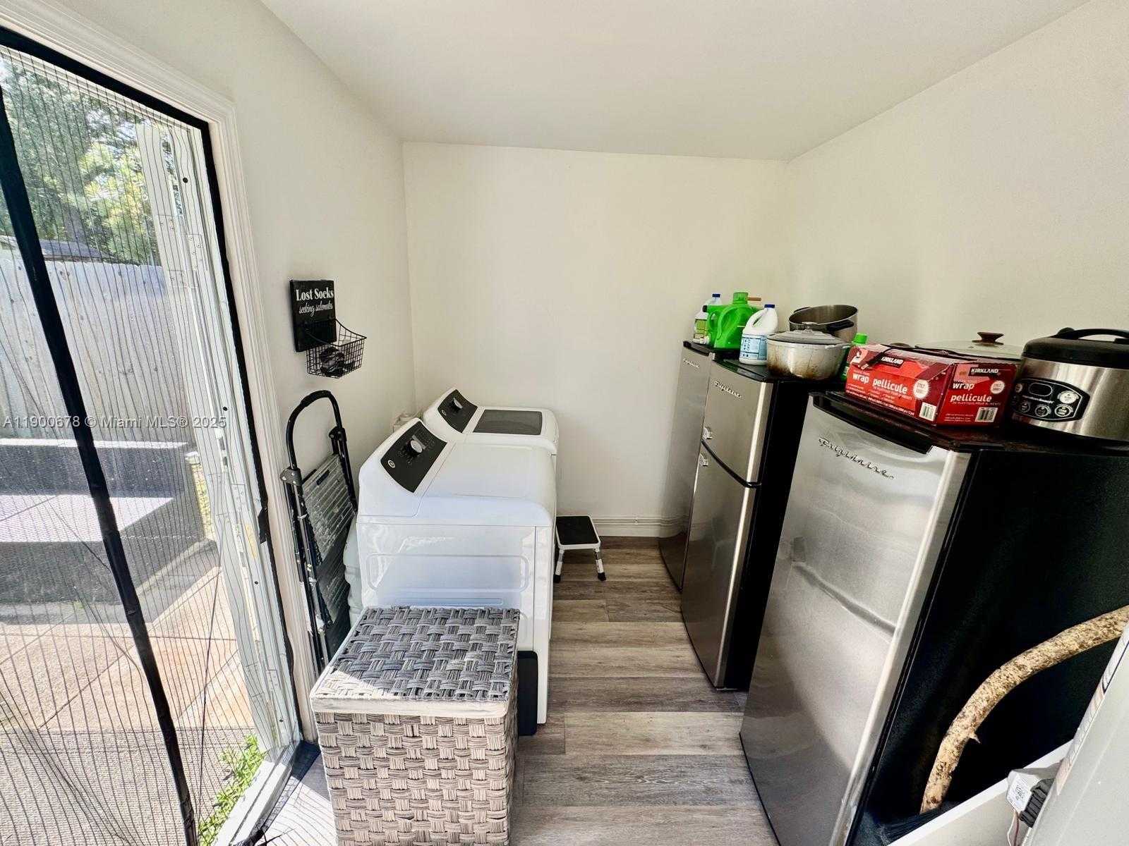 Small Image of 2626 GARFIELD ST, Hollywood Number 17