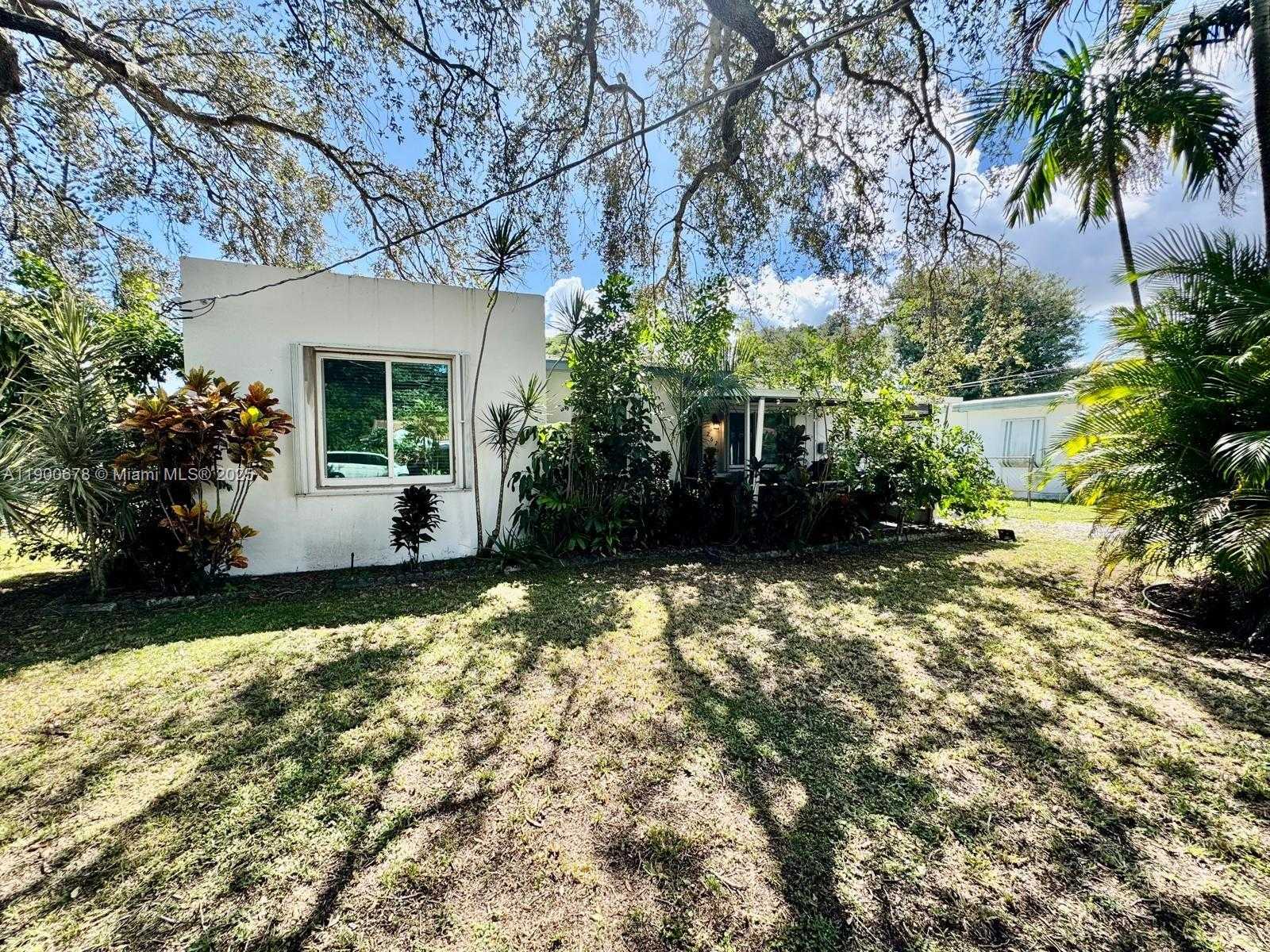 Small Image of 2626 GARFIELD ST, Hollywood Number 18