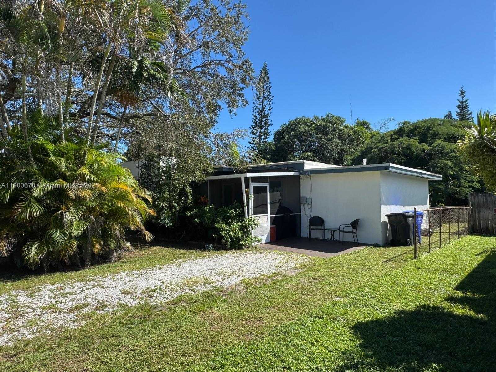 Small Image of 2626 GARFIELD ST, Hollywood Number 20