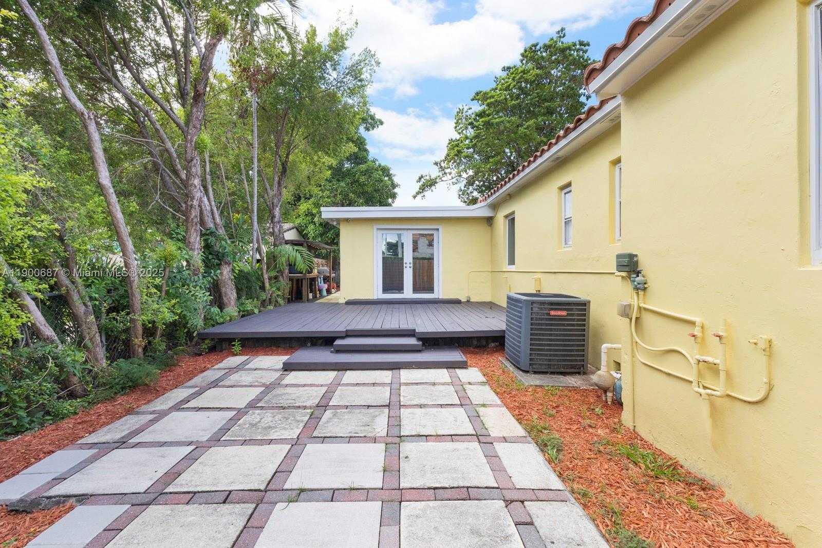 Small Image of 1200 SOUTH WEST 18TH ST, Miami Number 14