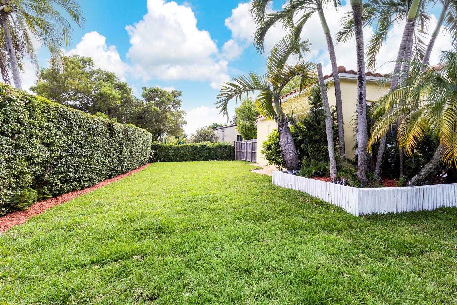 Small Image of 1200 SOUTH WEST 18TH ST, Miami Number 30