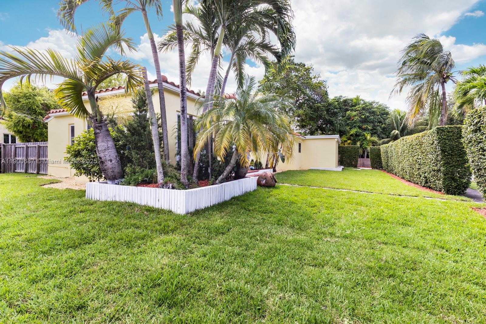 Small Image of 1200 SOUTH WEST 18TH ST, Miami Number 31