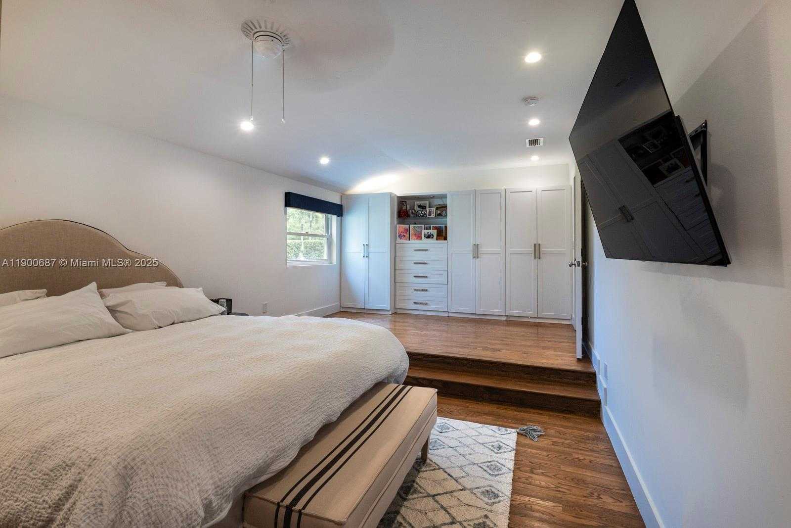 Small Image of 1200 SOUTH WEST 18TH ST, Miami Number 4