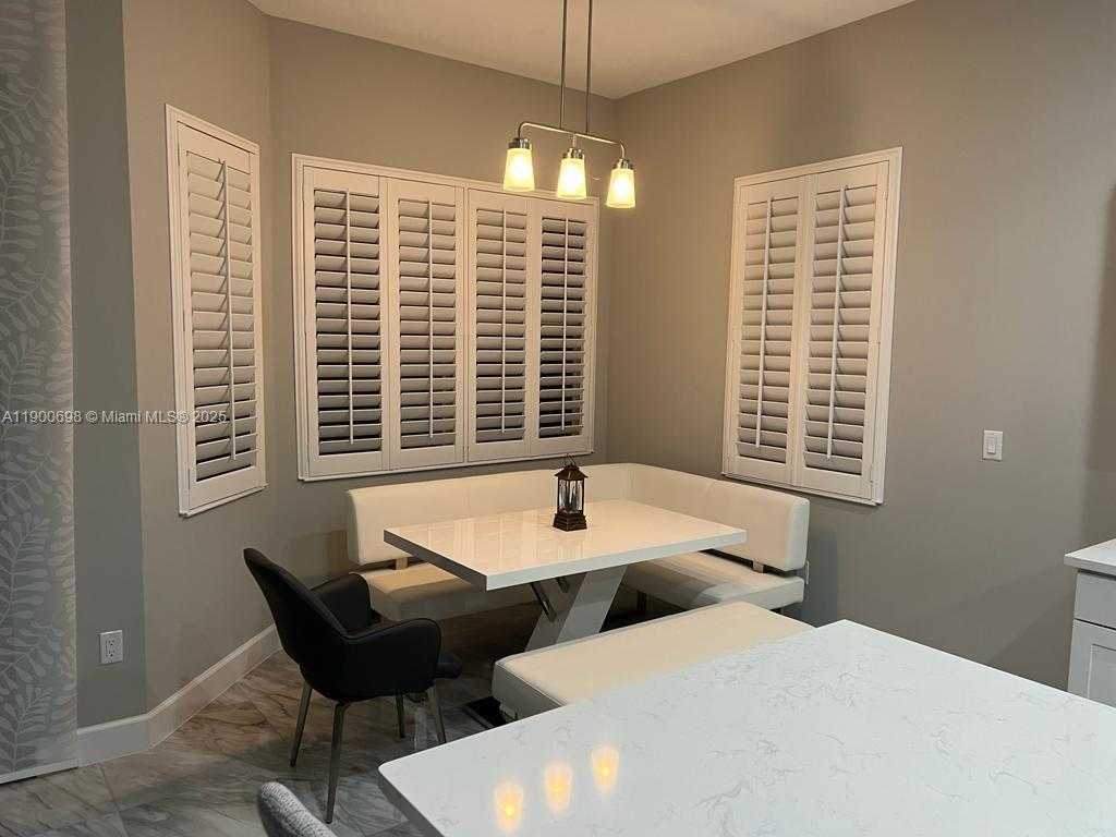 Small Image of 15558 GOLDFINCH CIR, Westlake Number 2