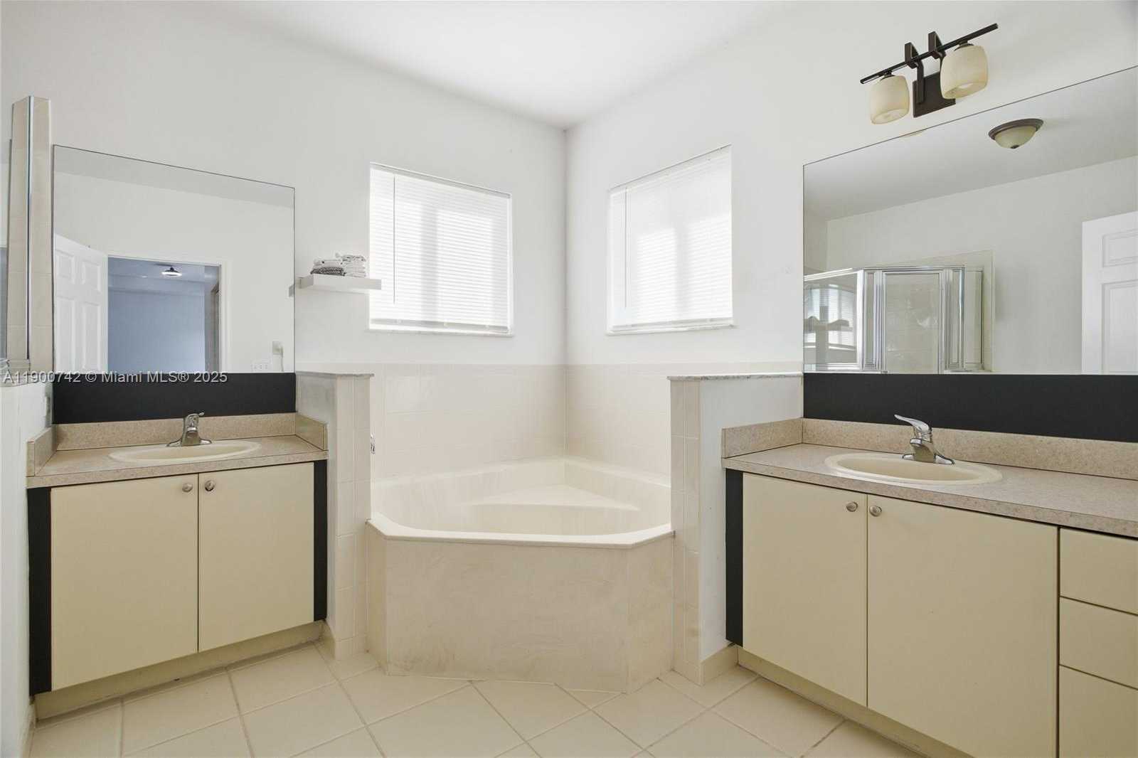 Small Image of 1510 SOUTH EAST 22ND LN, Homestead Number 21