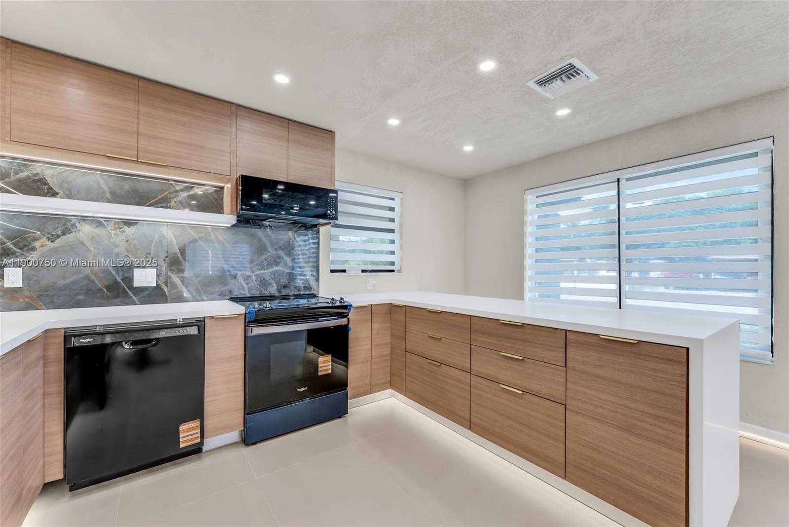Small Image of 3220 NORTH WEST 16TH ST, Lauderhill Number 8