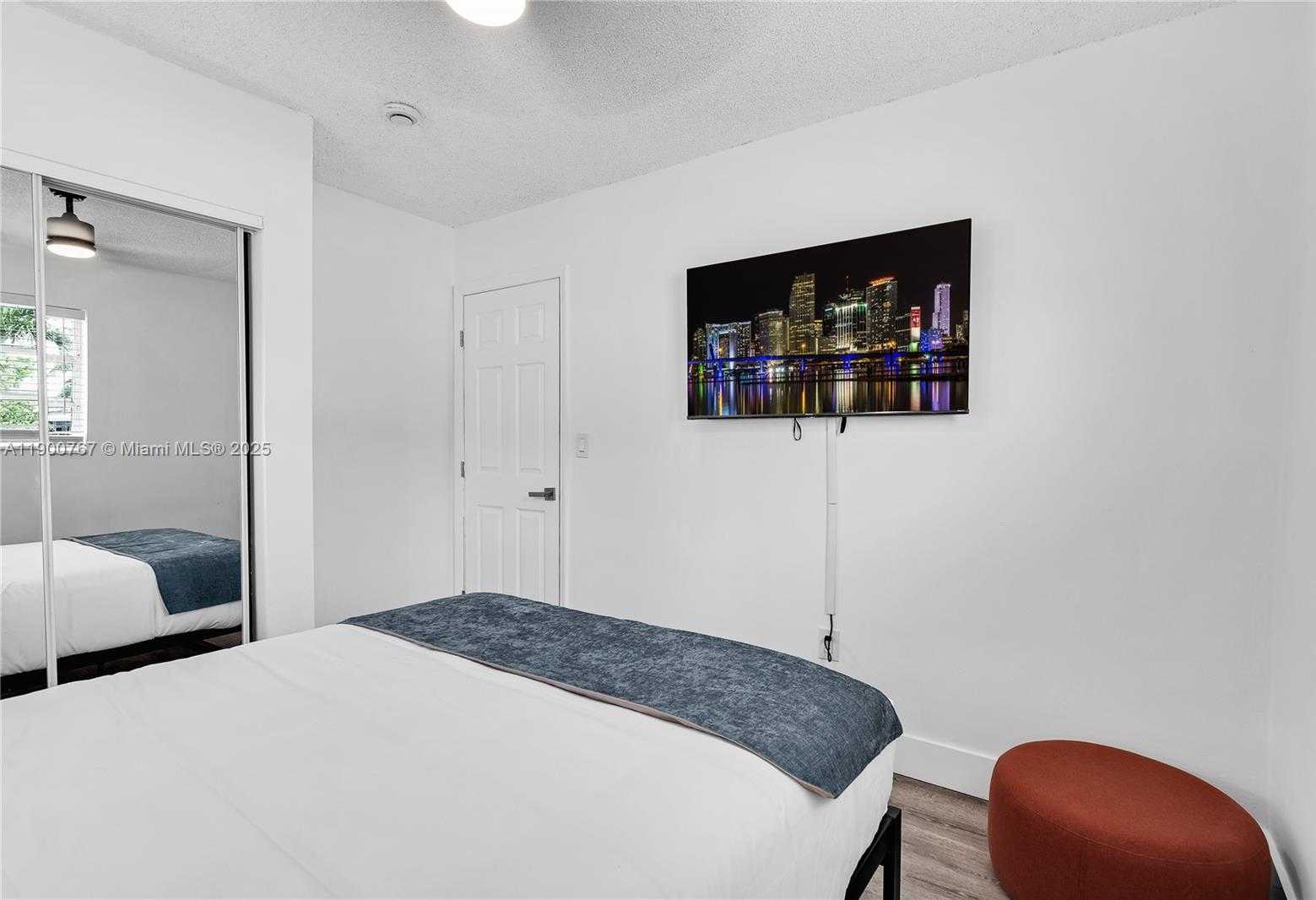 Small Image of 7471 HOPE ST, Hollywood Number 12