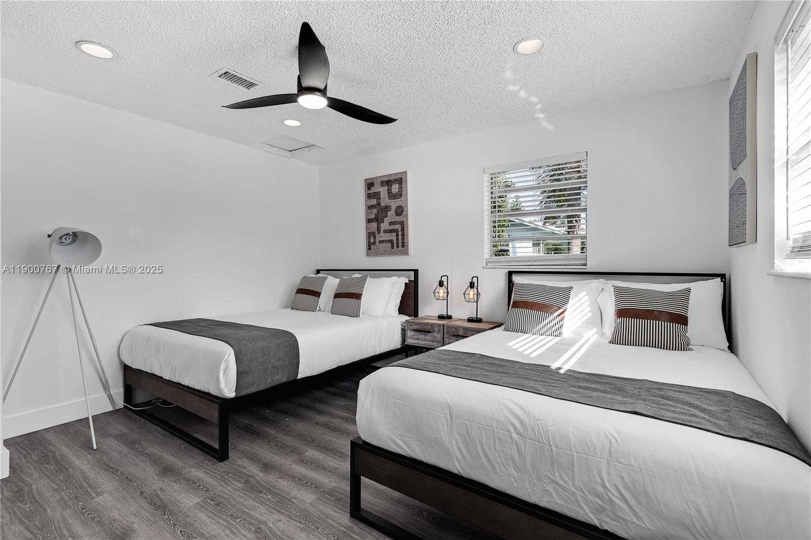 Small Image of 7471 HOPE ST, Hollywood Number 14