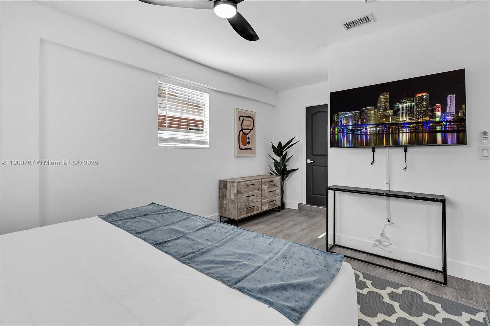 Small Image of 7471 HOPE ST, Hollywood Number 19