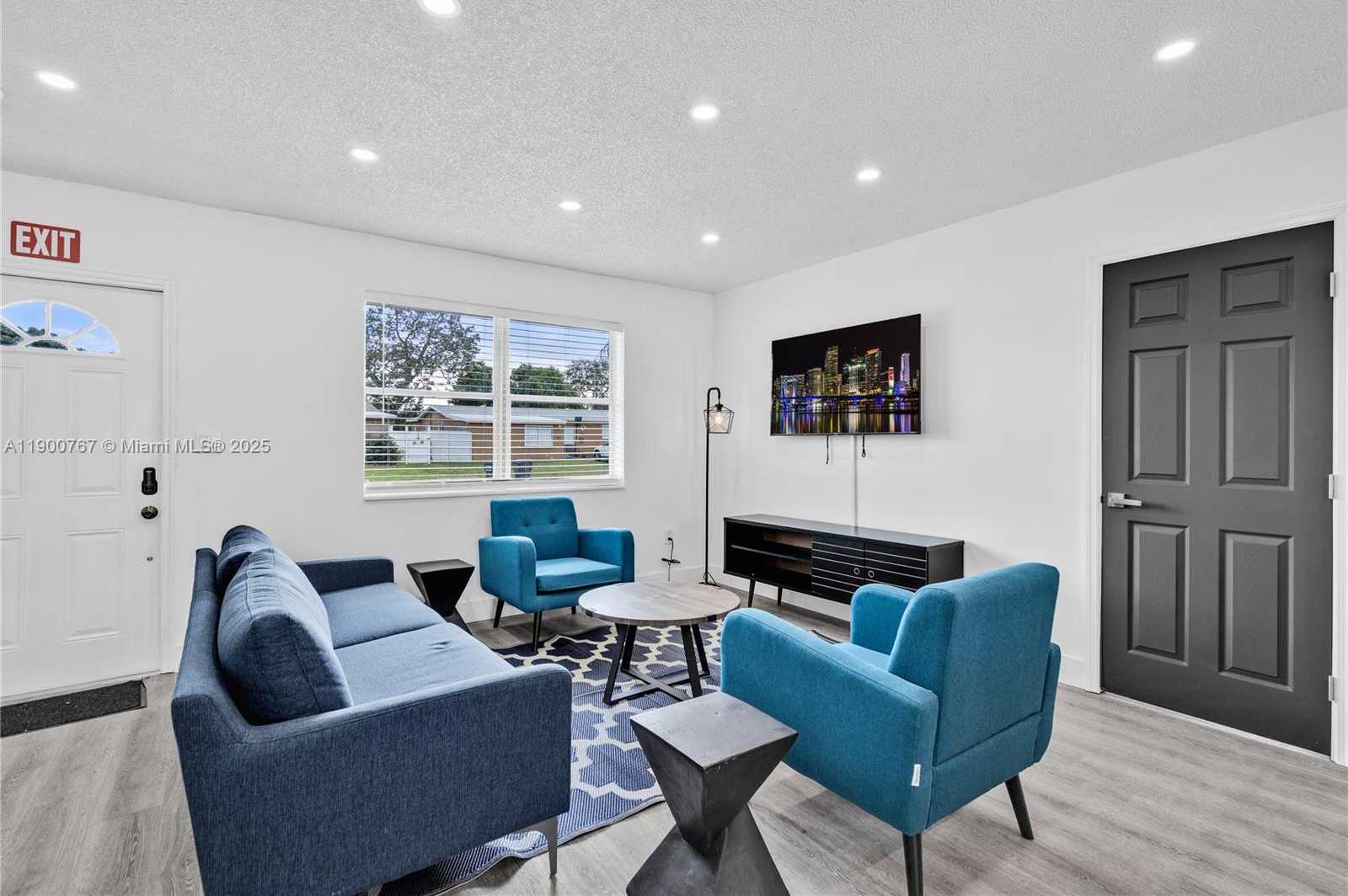 Small Image of 7471 HOPE ST, Hollywood Number 2