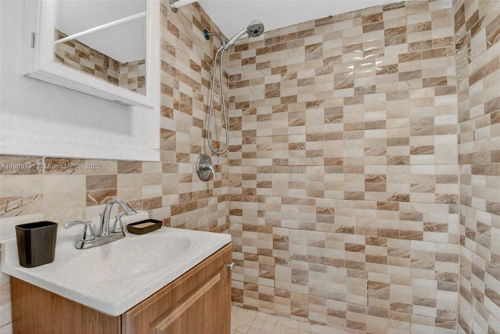 Small Image of 643 NORTH EAST 130TH ST, North Miami Number 20