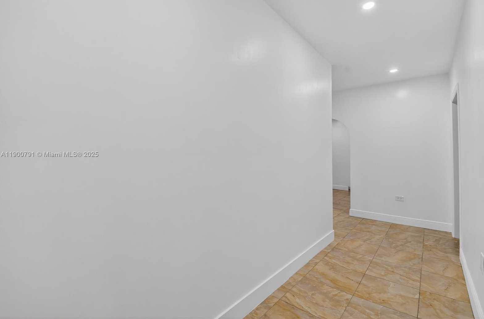 Small Image of 643 NORTH EAST 130TH ST, North Miami Number 3